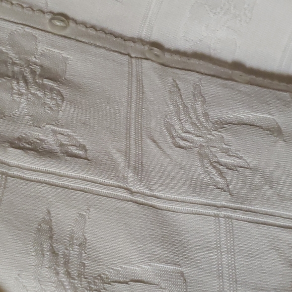 Womens 1 piece attched shell sweater set with buttons. - Picture 4 of 5